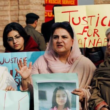 People hold signs to condemn the rape and killing of 7-year-old girl Zainab Ansari in Kasur, during a protest in Peshawar, Pakistan January 11, 2018. 