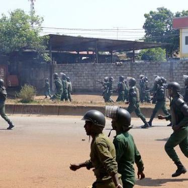 Caption/credit: Gendarmes respond to an opposition demonstration in Conakry, Guinea, on November 15, 2018. © 2018 Cellou Binani/AFP/Getty Images