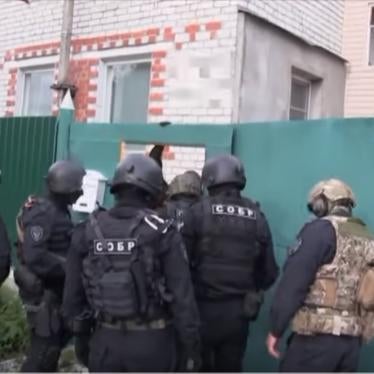 Special Rapid Response Unit raid a Jehovah’s Witness home in Nizhny Novgorod Oblast. 